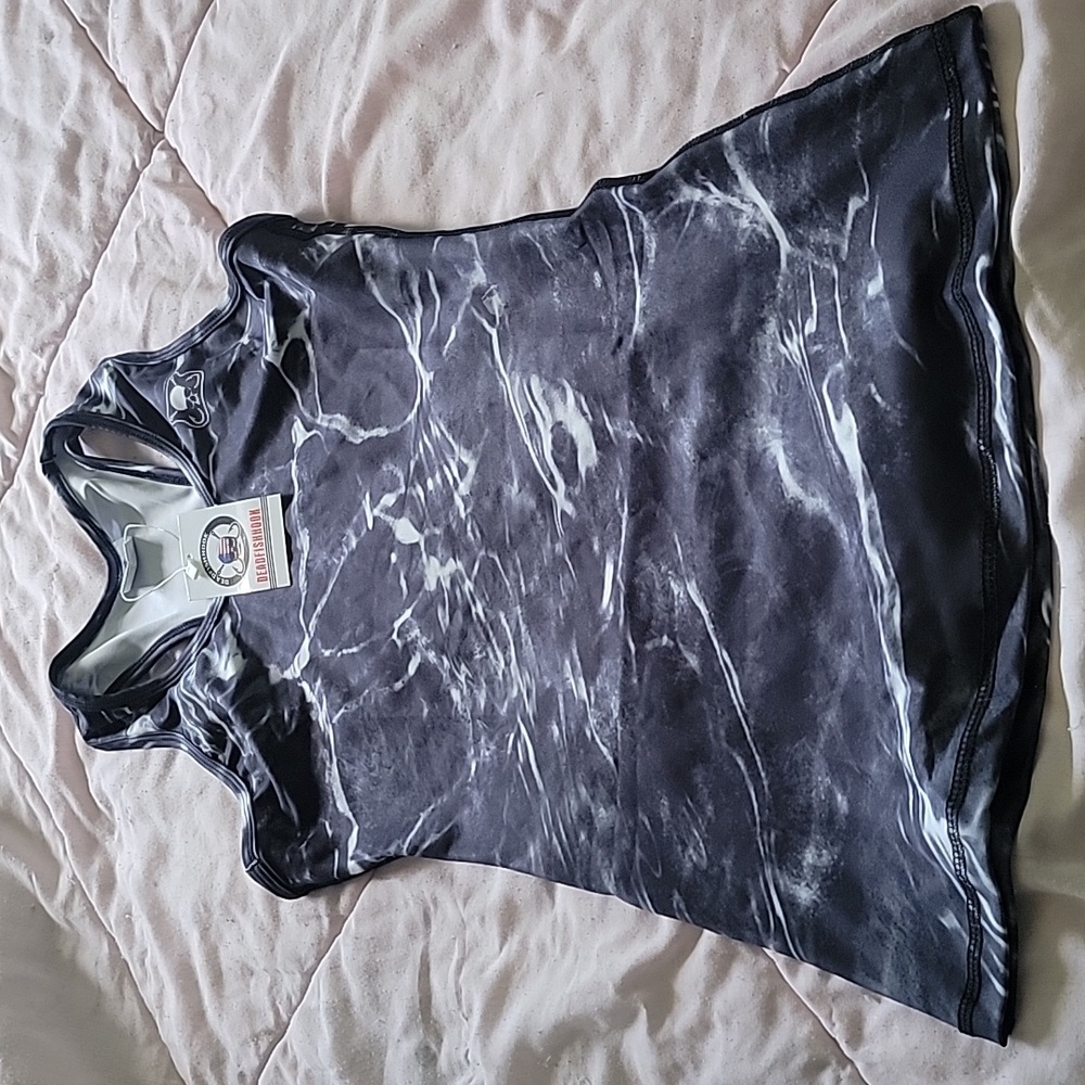 Women's fishing tank NWT
